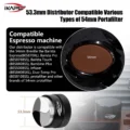 Größenfeld Distributor 53,3 mm: Kompatibilitätstext neben einem Kaffeebett mit 54 mm und dem schwarzen Distributor