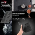 Drei Bilder: die Matte unter fließendem Wasser, die Matte mit Werkzeugen und eine Hand, die sie aufrollt