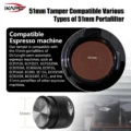 Größengrafik zum V4 mit 51 mm: ein getamptes 51-mm-Sieb, eine Maschinenliste und der Tamper mit der Angabe 51 mm