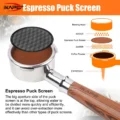 Schwarzes Screen über einem Siebträger mit getamptem Kaffee, daneben ein Diagramm des Wasserwegs durch das Screen