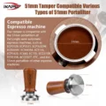Infografik 51 mm: Tamperboden mit 51 mm beschriftet neben einem Sieb mit 51 mm und einer Liste von De'Longhi-Maschinen