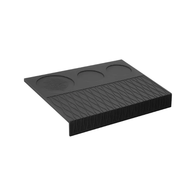 IKAPE V2 Tampermatte Silikon in Schwarz: drei Mulden hinten, eine gerippte Fläche und eine nach unten klappende Vorderkante