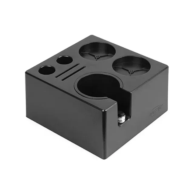 IKAPE 7-in-1 Espresso Organizer Box in Schwarz: zwei Werkzeugmulden, zwei kleine Löcher, zwei Schlitze und Siebträgeraufnahme