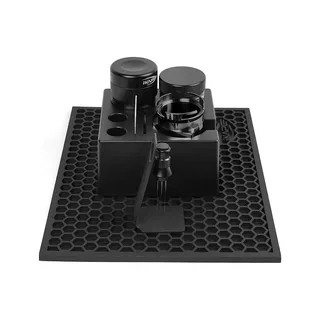 Schwarzes Set frontal, das WDT-Tool steht mit den Nadeln nach unten vor dem Organizer