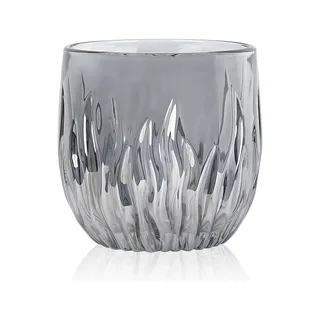 Schwarzes Glas auf Weiß, dunkel rauchgrau getönt über dem flammenförmigen Relief
