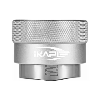 Silberne Version mit gerändeltem Oberteil, IKAPE Logo am Band und Zahlenskala an der Metallbasis