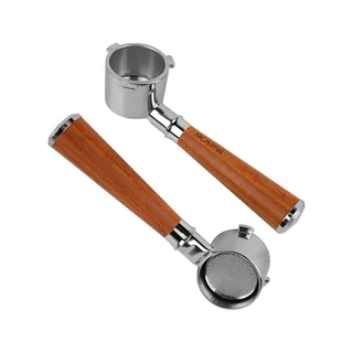 Zwei Bottomless-Siebträger mit orangetönigen Holzgriffen und hohem Stahlkörper um das Sieb