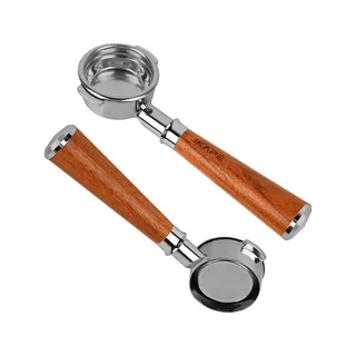 Zwei Bottomless-Siebträger mit flachem Körper und tief sitzenden Ohren am Rand, Holzgriffe