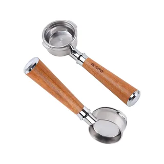 Zwei Bottomless-Siebträger mit hellbraunen Holzgriffen und flachem Sieb