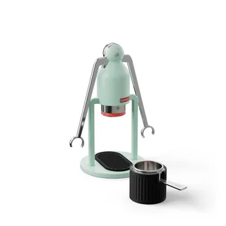 Siebträgerständer für Cafelat Robot mit Siebträger neben einem mint Robot, auf Weiß
