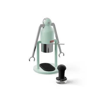Tampergriff für Cafelat Robot auf dem Edelstahl-Tamper des Robot neben einem mint Robot, auf Weiß