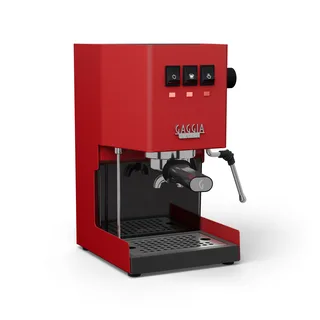 Rote Gaggia Classic mit langem Entlüftungsrohr und flacher Schale, Dreiviertelansicht, auf Weiß