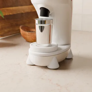 Kit de Acabado de Base para Niche Zero – primer plano de la base blanca, en una cocina