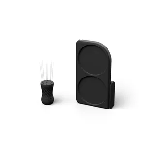 Ablage mit Mini-WDT-Tool für Gaggia Classic – Ablage und Mini-WDT-Tool, Dreiviertelansicht von vorn, auf Weiß