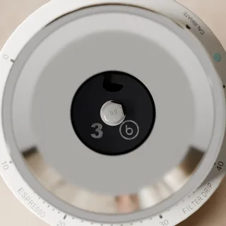 Discos de Control de Flujo para Niche Zero – disco 3 bajo la tapa abierta, visto desde arriba, en una cocina
