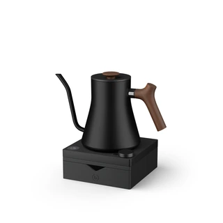Support avec Tiroir pour Fellow Stagg EKG – version Light avec une Fellow Stagg EKG dessus, sur fond blanc