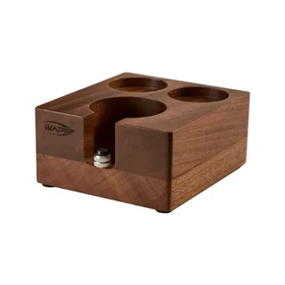 IKAPE Tamperstation Holz aus Shabili, ein massiver Block mit drei Aufnahmen und dem IKAPE Logo vorne