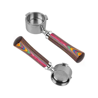 Zwei Rainbow Siebträger auf Weiß, der obere Siebhalter von der Seite mit seinen Ohren